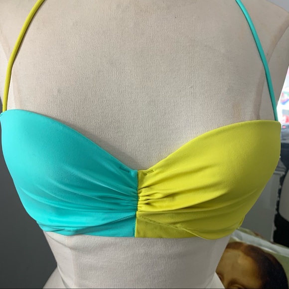 Victoria’s Secret// swim top size 32B - Picture 3 of 7